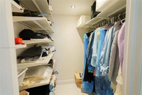 Condo in Sunny Isles Beach, Florida, 2 bedrooms  № 1976177 - photo 21