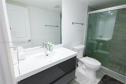 Condo in Sunny Isles Beach, Florida, 2 bedrooms  № 1976177 - photo 10