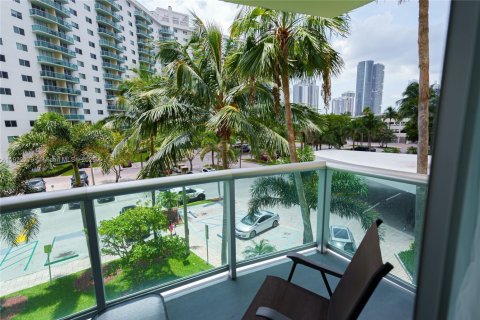 Condo in Sunny Isles Beach, Florida, 2 bedrooms  № 1976177 - photo 9