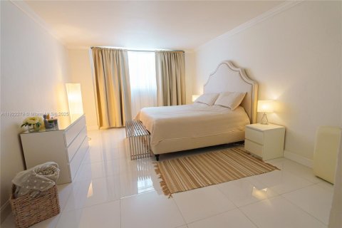 Condo in Sunny Isles Beach, Florida, 2 bedrooms  № 1976177 - photo 19