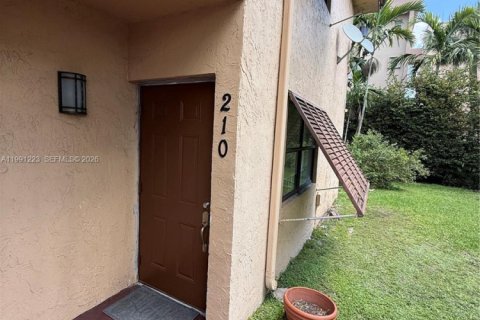 Condominio en Hialeah, Florida, 3 dormitorios  № 2052317