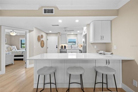 Condo in Sanibel, Florida, 2 bedrooms № 2393587 - photo 12