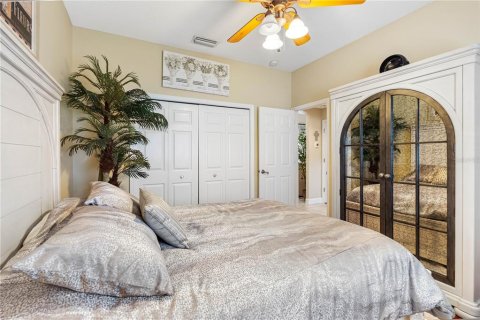 House in New Port Richey, Florida 4 bedrooms, 373.56 sq.m. № 1567917 - photo 20