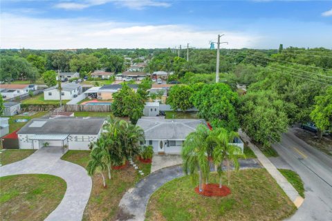 Villa ou maison à louer à Hollywood, Floride: 3 chambres, 93 m2 № 2006996 - photo 24