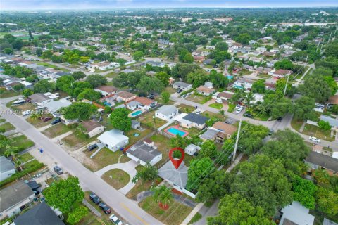 Villa ou maison à louer à Hollywood, Floride: 3 chambres, 93 m2 № 2006996 - photo 22