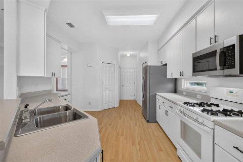 House in Leesburg, Florida 2 bedrooms, 205.59 sq.m. № 2121479 - photo 25