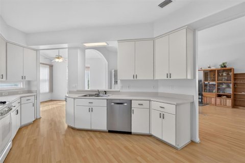 House in Leesburg, Florida 2 bedrooms, 205.59 sq.m. № 2121479 - photo 26