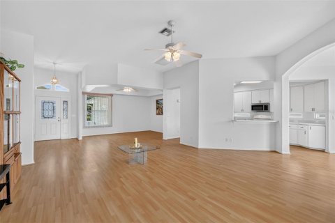 House in Leesburg, Florida 2 bedrooms, 205.59 sq.m. № 2121479 - photo 17