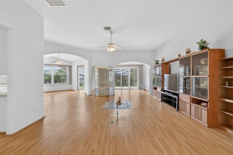 House in Leesburg, Florida 2 bedrooms, 205.59 sq.m. № 2121479 - photo 13