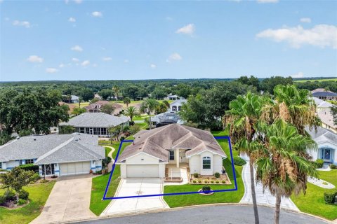House in Leesburg, Florida 2 bedrooms, 205.59 sq.m. № 2121479 - photo 3