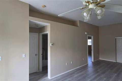 House in New Port Richey, Florida 2 bedrooms, 120.12 sq.m. № 2235414 - photo 5