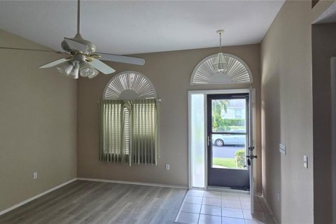 House in New Port Richey, Florida 2 bedrooms, 120.12 sq.m. № 2235414 - photo 15