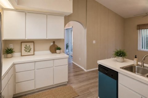 House in New Port Richey, Florida 2 bedrooms, 120.12 sq.m. № 2235414 - photo 10