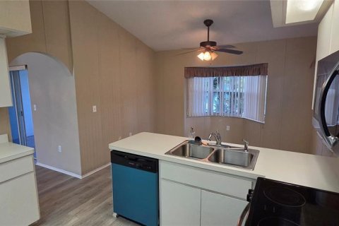 House in New Port Richey, Florida 2 bedrooms, 120.12 sq.m. № 2235414 - photo 11