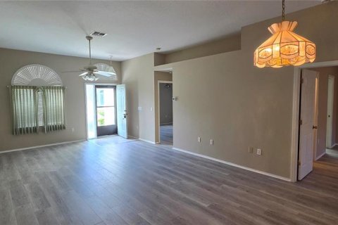 House in New Port Richey, Florida 2 bedrooms, 120.12 sq.m. № 2235414 - photo 13
