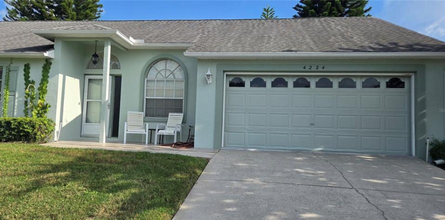 House in New Port Richey, Florida 2 bedrooms, 120.12 sq.m. № 2235414