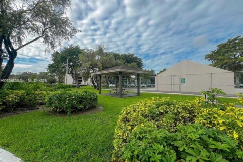 Condo in Miami, Florida, 2 bedrooms  № 2086572 - photo 15