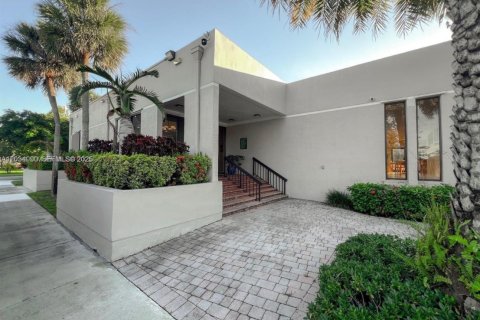 Condo in Miami, Florida, 2 bedrooms  № 2086572 - photo 12
