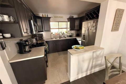 Condo in Miami, Florida, 2 bedrooms  № 2086572 - photo 3