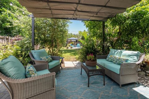 House in Fort Lauderdale, Florida 2 bedrooms, 102.29 sq.m. № 1891139 - photo 6