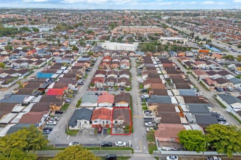 Touwnhouse à vendre à Hialeah, Floride: 3 chambres, 108.7 m2 № 2068187 - photo 26