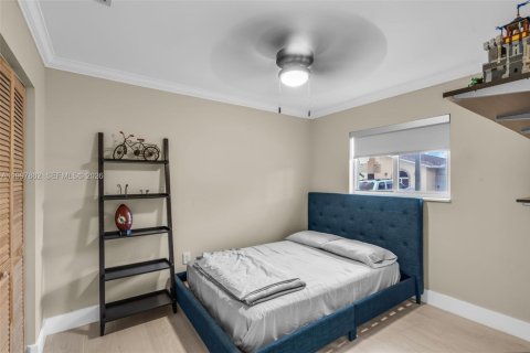 Touwnhouse à vendre à Hialeah, Floride: 3 chambres, 108.7 m2 № 2068187 - photo 17