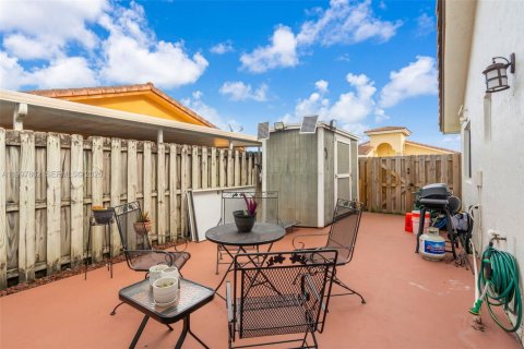 Touwnhouse à vendre à Hialeah, Floride: 3 chambres, 108.7 m2 № 2068187 - photo 23