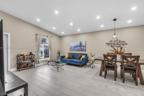 Touwnhouse à vendre à Hialeah, Floride: 3 chambres, 108.7 m2 № 2068187 - photo 5