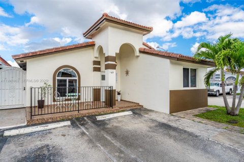 Touwnhouse à Hialeah, Floride 3 chambres, 108.7 m2 № 2068187