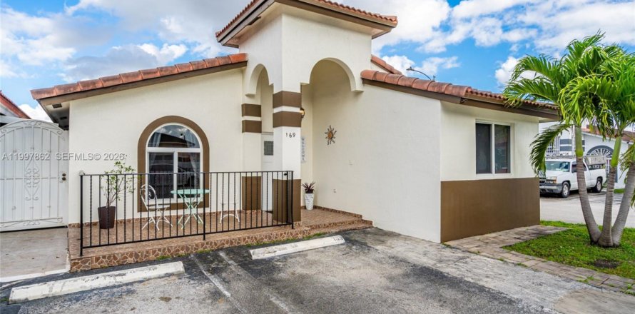 Touwnhouse à Hialeah, Floride 3 chambres, 108.7 m2 № 2068187