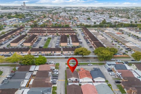 Touwnhouse à vendre à Hialeah, Floride: 3 chambres, 108.7 m2 № 2068187 - photo 30