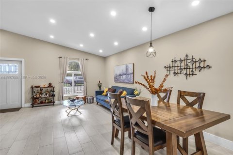 Touwnhouse à vendre à Hialeah, Floride: 3 chambres, 108.7 m2 № 2068187 - photo 8