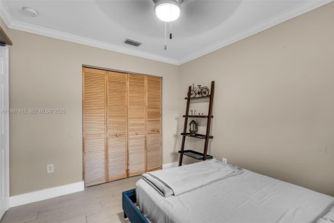 Touwnhouse à vendre à Hialeah, Floride: 3 chambres, 108.7 m2 № 2068187 - photo 18