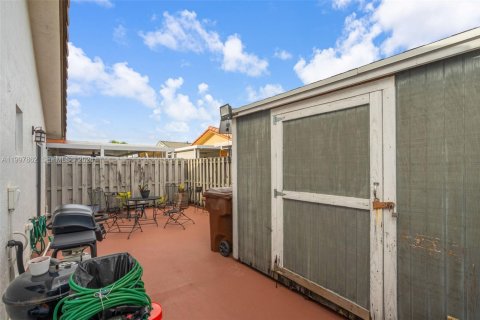 Touwnhouse à vendre à Hialeah, Floride: 3 chambres, 108.7 m2 № 2068187 - photo 25