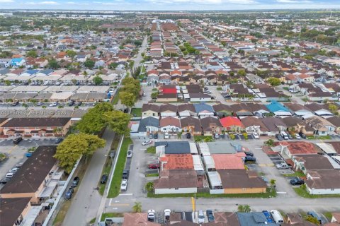 Touwnhouse à vendre à Hialeah, Floride: 3 chambres, 108.7 m2 № 2068187 - photo 29