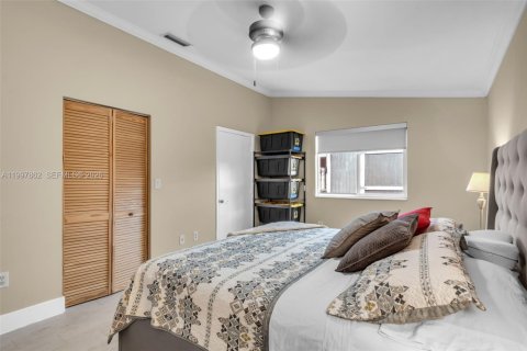 Touwnhouse à vendre à Hialeah, Floride: 3 chambres, 108.7 m2 № 2068187 - photo 13