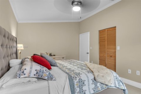 Touwnhouse à vendre à Hialeah, Floride: 3 chambres, 108.7 m2 № 2068187 - photo 14