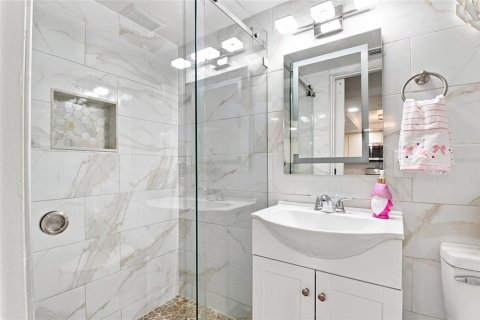 Adosado en venta en Tampa, Florida, 3 dormitorios, 106.65 m2 № 2342674 - foto 23