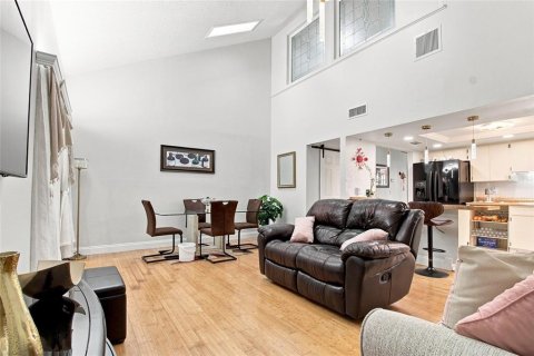 Adosado en venta en Tampa, Florida, 3 dormitorios, 106.65 m2 № 2342674 - foto 18