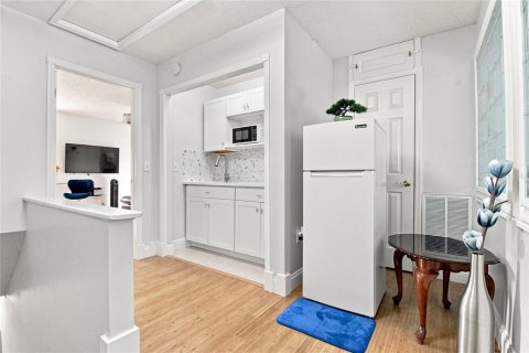 Adosado en venta en Tampa, Florida, 3 dormitorios, 106.65 m2 № 2342674 - foto 24