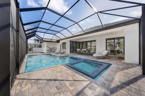 House in Cape Coral, Florida 4 bedrooms, 253.53 sq.m. № 2086688 - photo 12