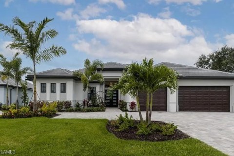 House in Cape Coral, Florida 4 bedrooms, 253.53 sq.m. № 2086688 - photo 28