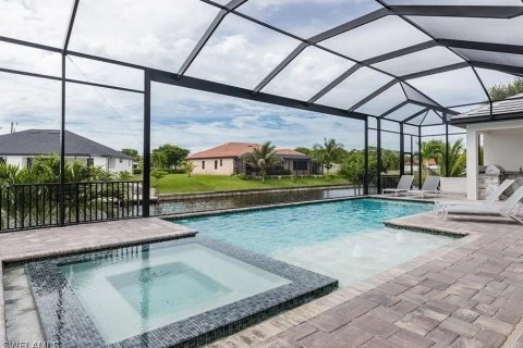 House in Cape Coral, Florida 4 bedrooms, 253.53 sq.m. № 2086688 - photo 25