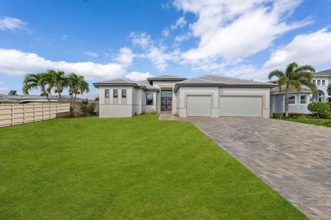 House in Cape Coral, Florida 4 bedrooms, 253.53 sq.m. № 2086688 - photo 14