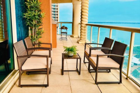 Condominio en venta en Pensacola Beach, Florida, 3 dormitorios, 188.87 m2 № 561319 - foto 1