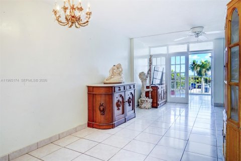 Copropriété à vendre à Miami Beach, Floride: 2 chambres, 93.46 m2 № 2026515 - photo 11