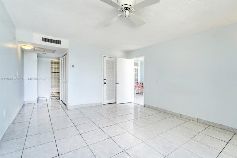 Copropriété à vendre à Miami Beach, Floride: 2 chambres, 93.46 m2 № 2026515 - photo 14