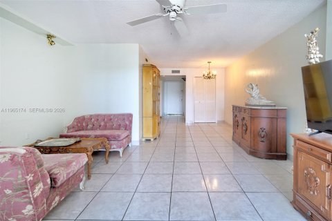 Copropriété à vendre à Miami Beach, Floride: 2 chambres, 93.46 m2 № 2026515 - photo 13