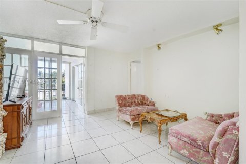 Copropriété à vendre à Miami Beach, Floride: 2 chambres, 93.46 m2 № 2026515 - photo 9