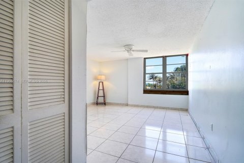 Copropriété à vendre à Miami Beach, Floride: 2 chambres, 93.46 m2 № 2026515 - photo 16